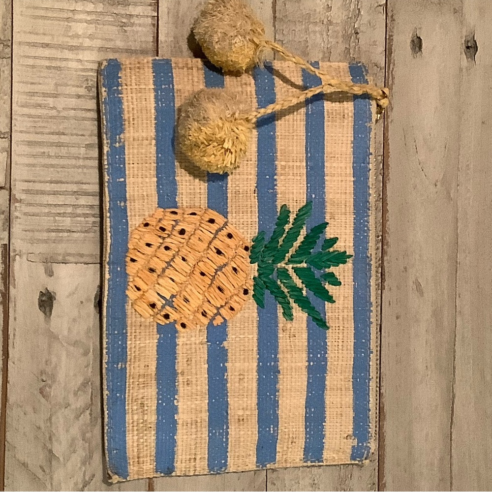 Pineapple zippered pouch